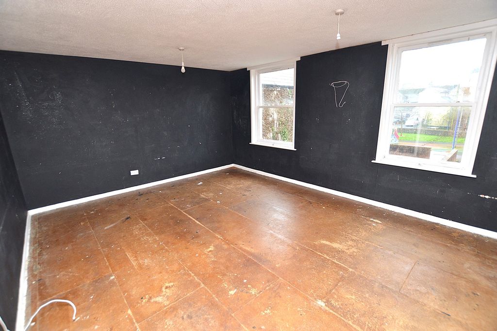 Property photo 2 of 7 Lounge