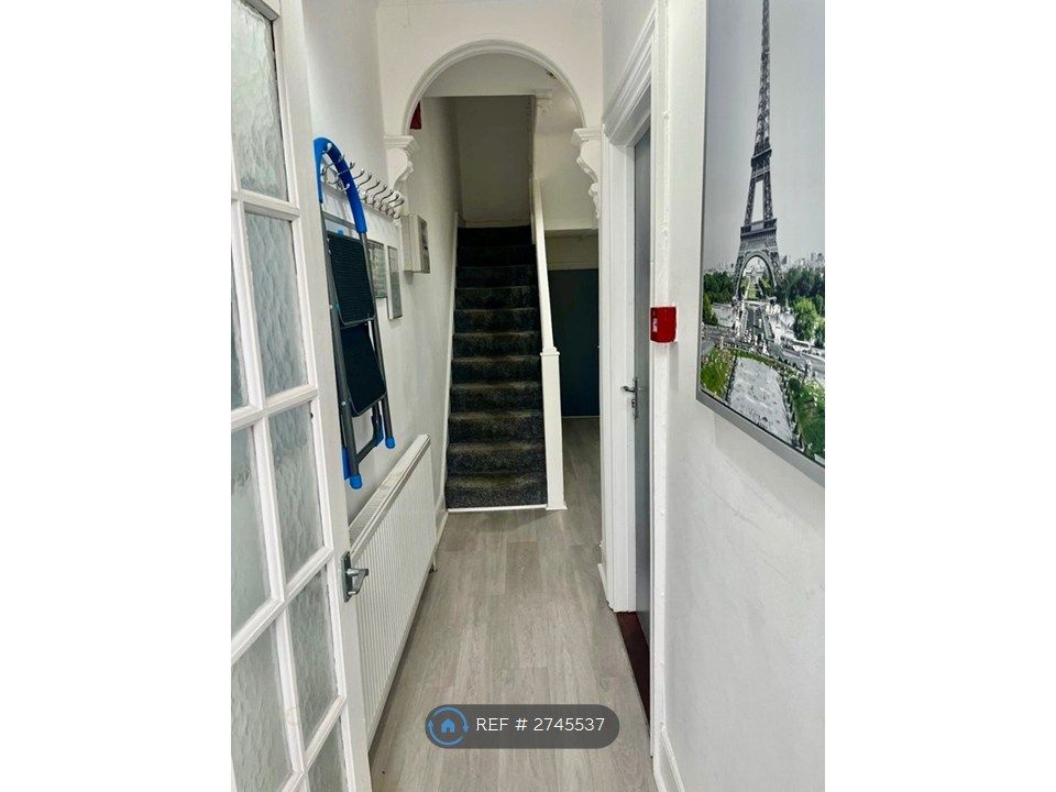 Property photo 2 of 15 Entrance Hallway