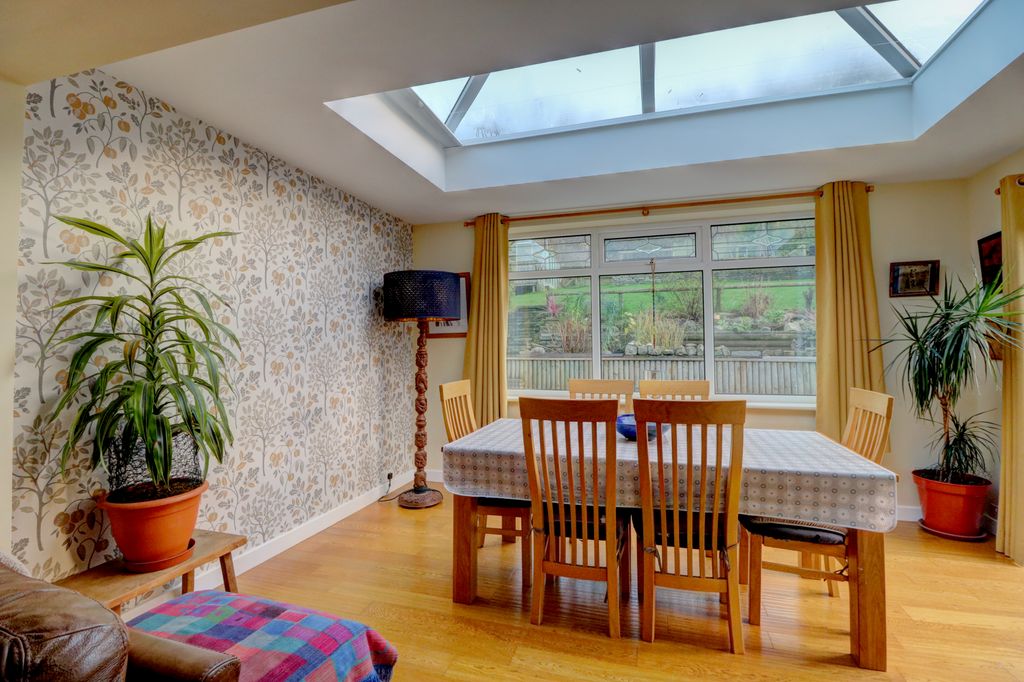 Property photo 3 of 27 Dining Area