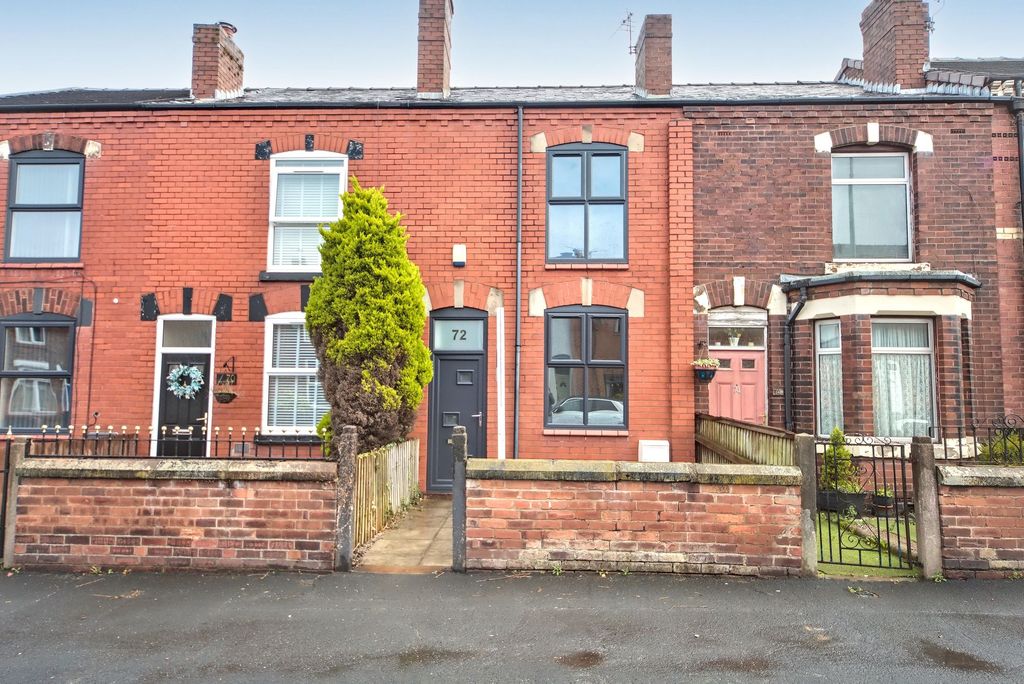 Property photo 1 of 17