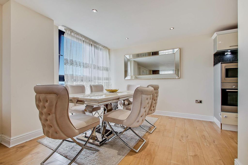 Property photo 3 of 17 Dining Room
