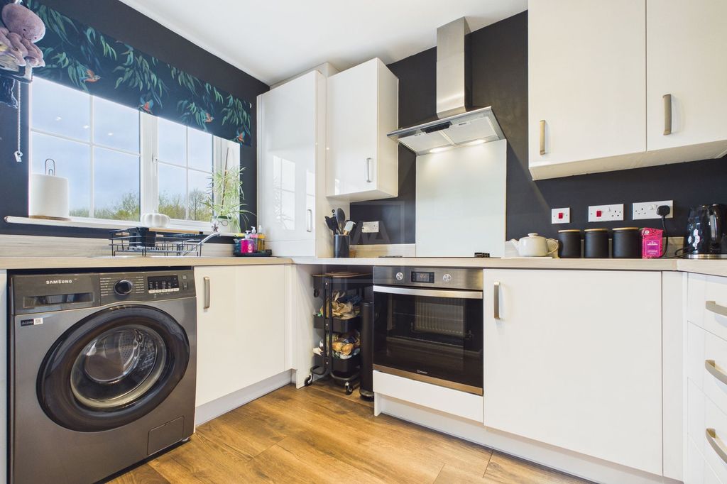 Property photo 2 of 16 Kitchen