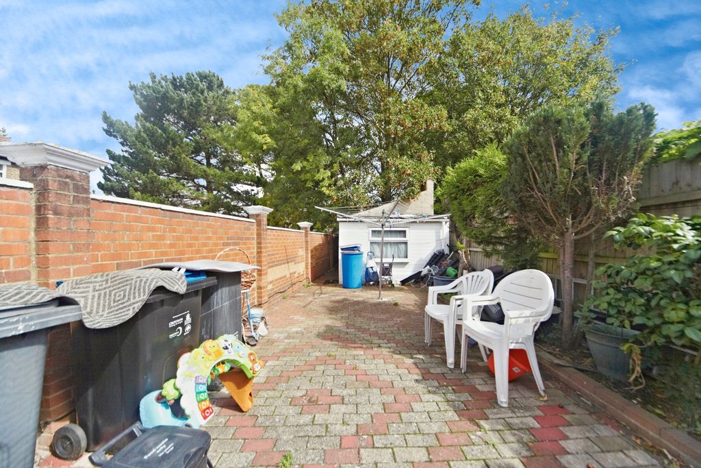 Property photo 3 of 20 Garden