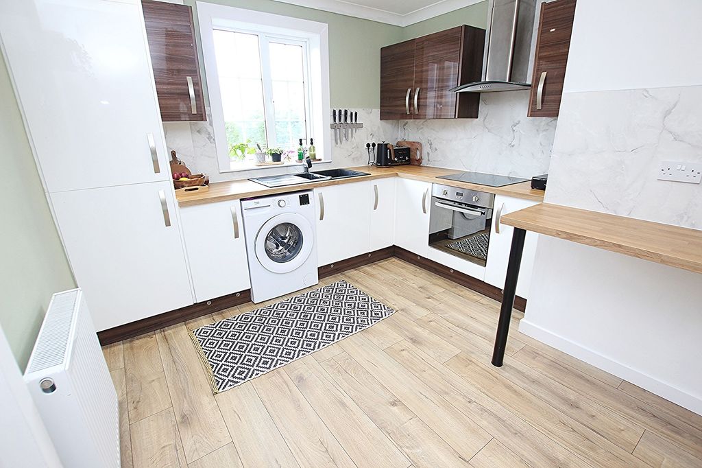 Property photo 3 of 14 Kitchen