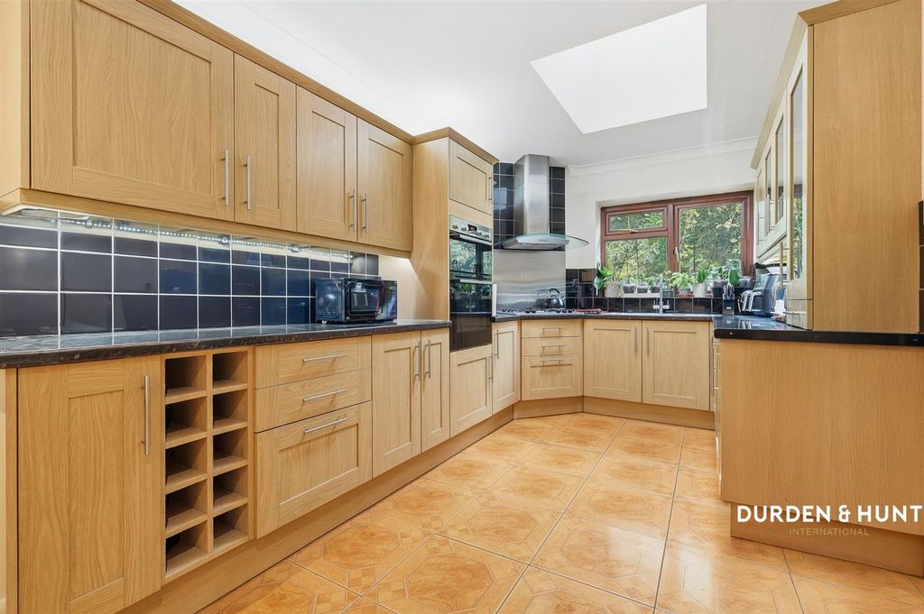 Property photo 3 of 22 Northumberland Avenue