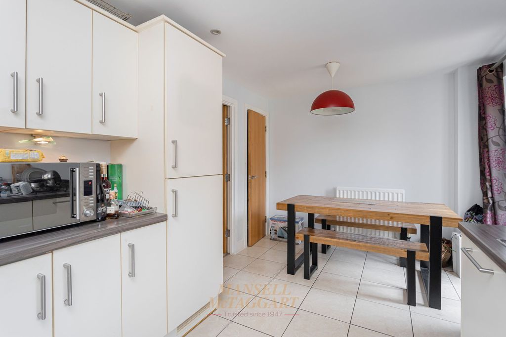 Property photo 3 of 23