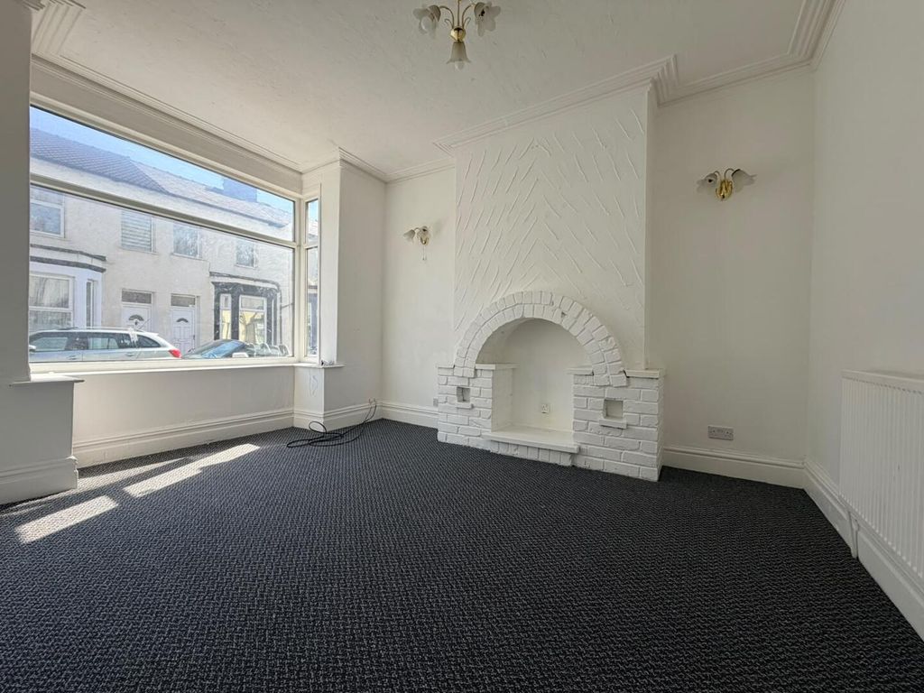 Property photo 1 of 14 Living Room