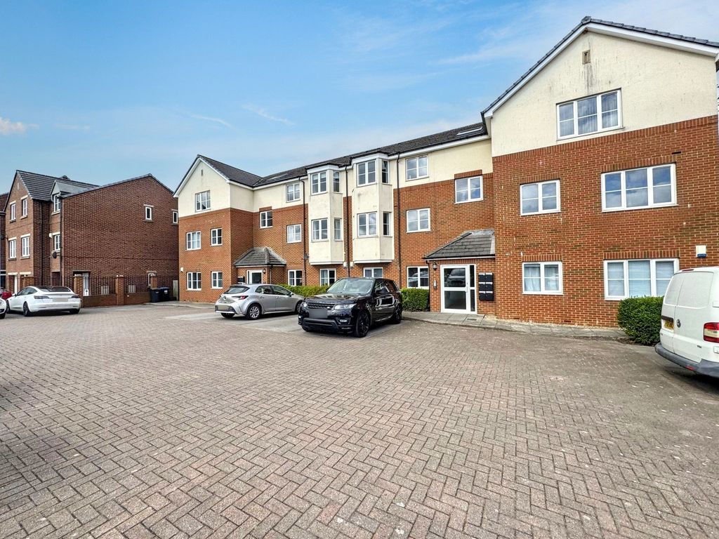 Property photo 2 of 18