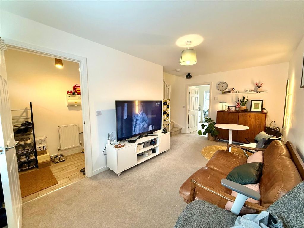 Property photo 2 of 10 8320Cfcc-81F6-4F91-A961-968d37F7Bdfa.Jpg