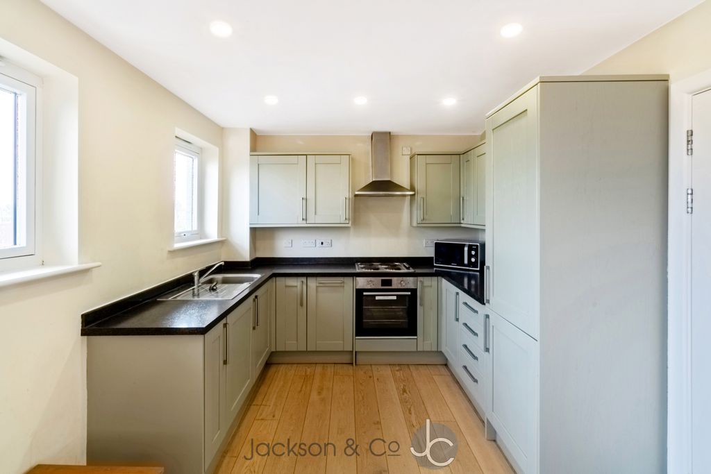Property photo 2 of 7 1
