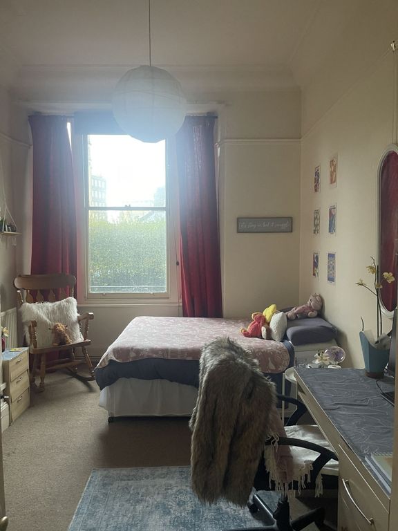 Property photo 2 of 5 Bright, Cozy Bedroom With A Large Sash Window, Com...