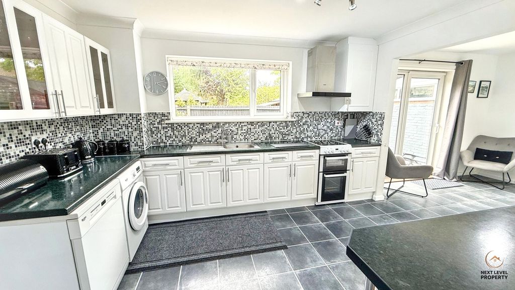 Property photo 3 of 26 Kitchen