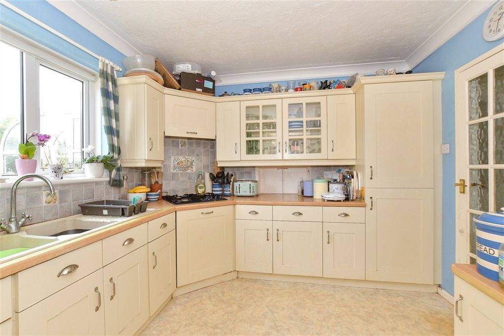 Property photo 2 of 11 Kitchen