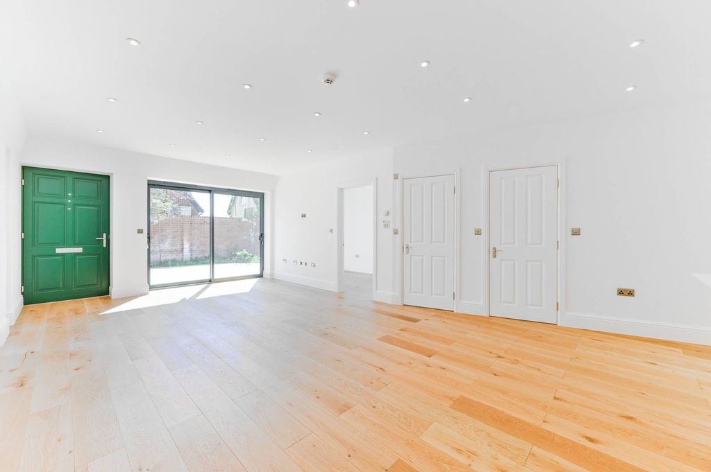 Property photo 3 of 24