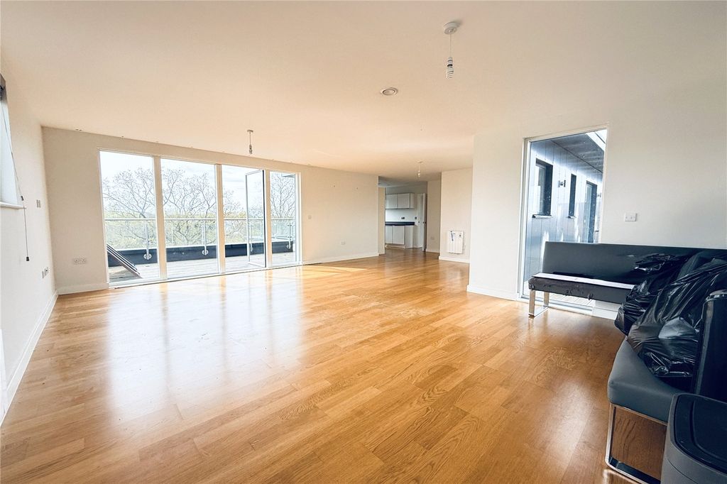 Property photo 3 of 18 Lounge/Diner