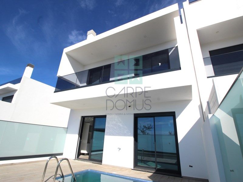 Property photo 1 of 32