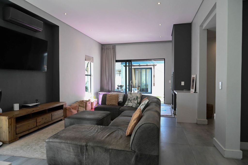 Property photo 3 of 33 Sw1731168