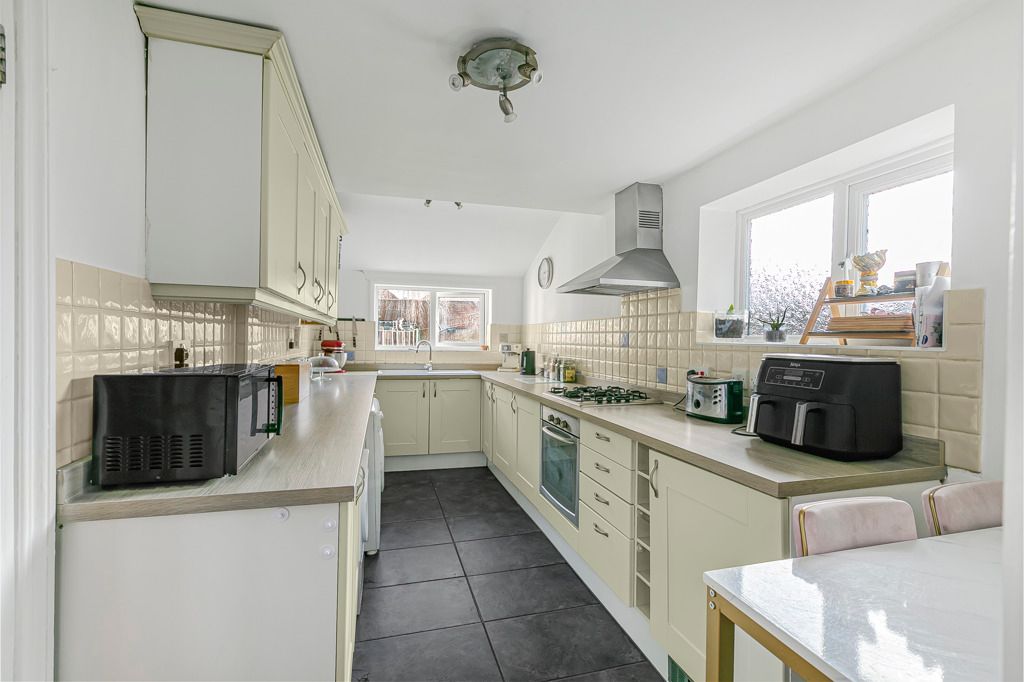 Property photo 3 of 15 Kitchen