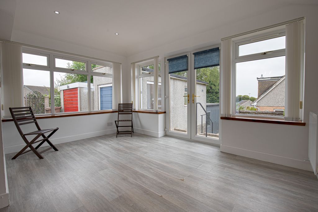 Property photo 3 of 13 Livingroomangle2 (1)