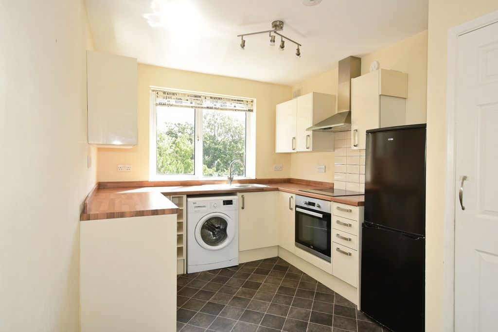 Property photo 1 of 6 Kitchen