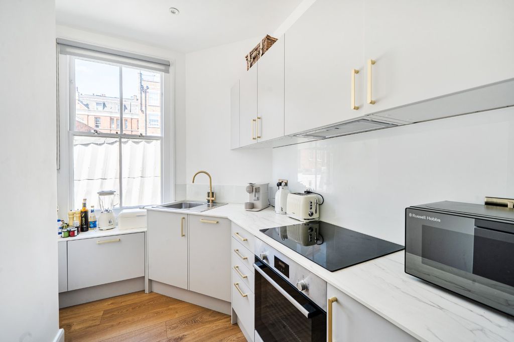 Property photo 3 of 13 Kitchen
