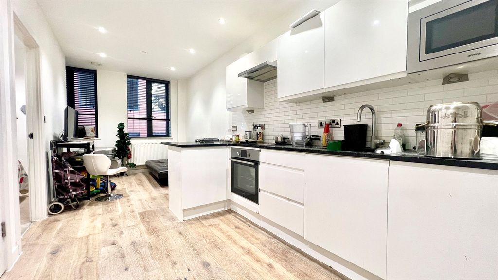 Property photo 2 of 5 Kitchen