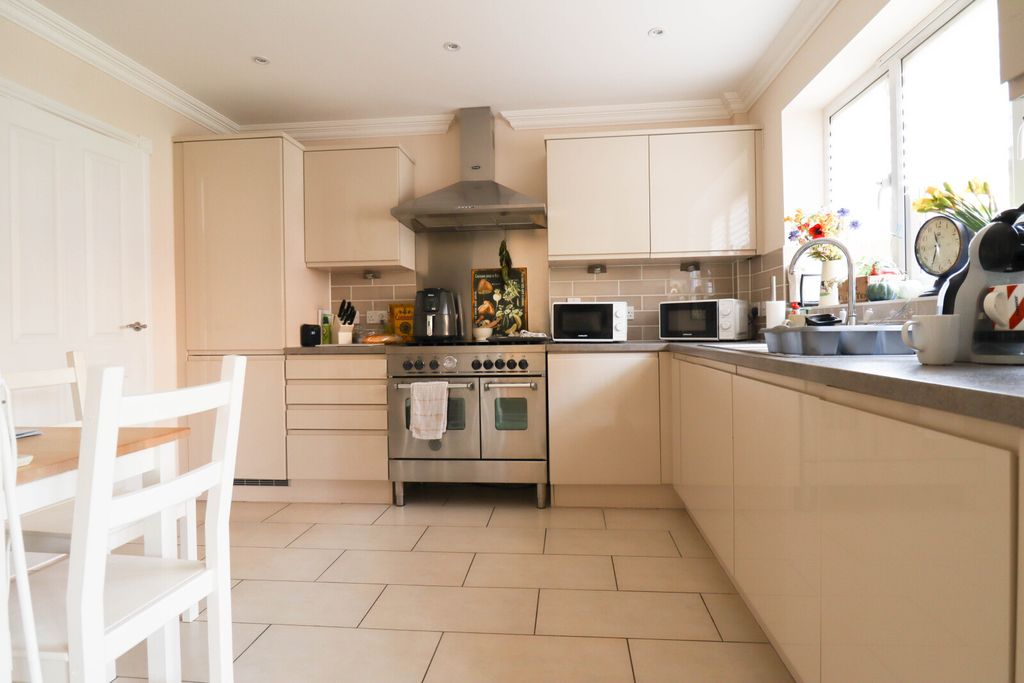 Property photo 2 of 22 Picture No. 94