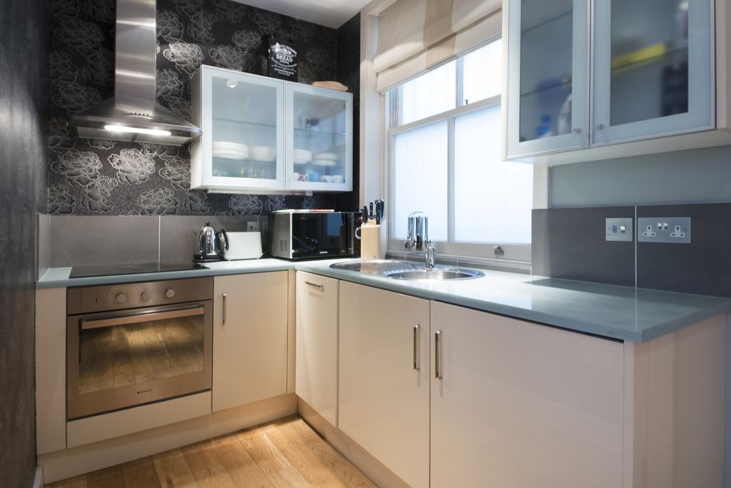 Property photo 3 of 9 Kitchen