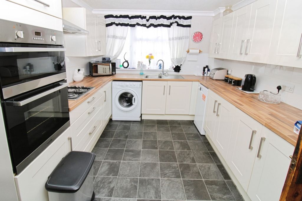 Property photo 3 of 12 Dining Kitchen