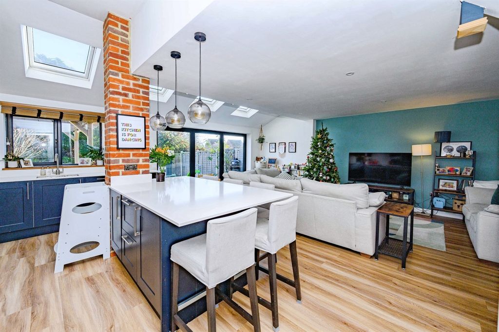 Property photo 3 of 12