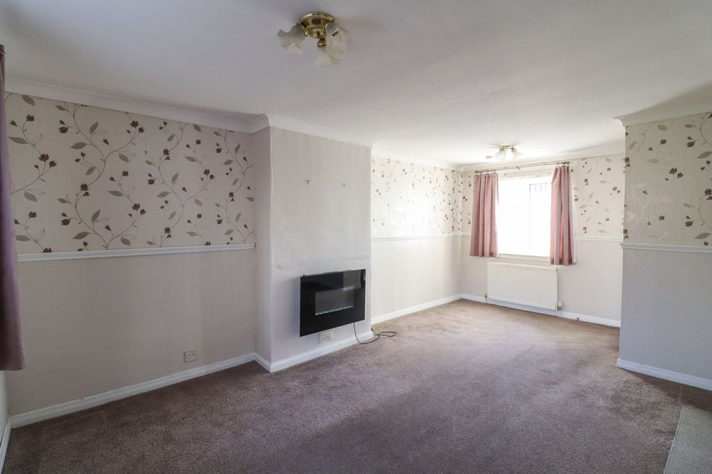 Property photo 2 of 21