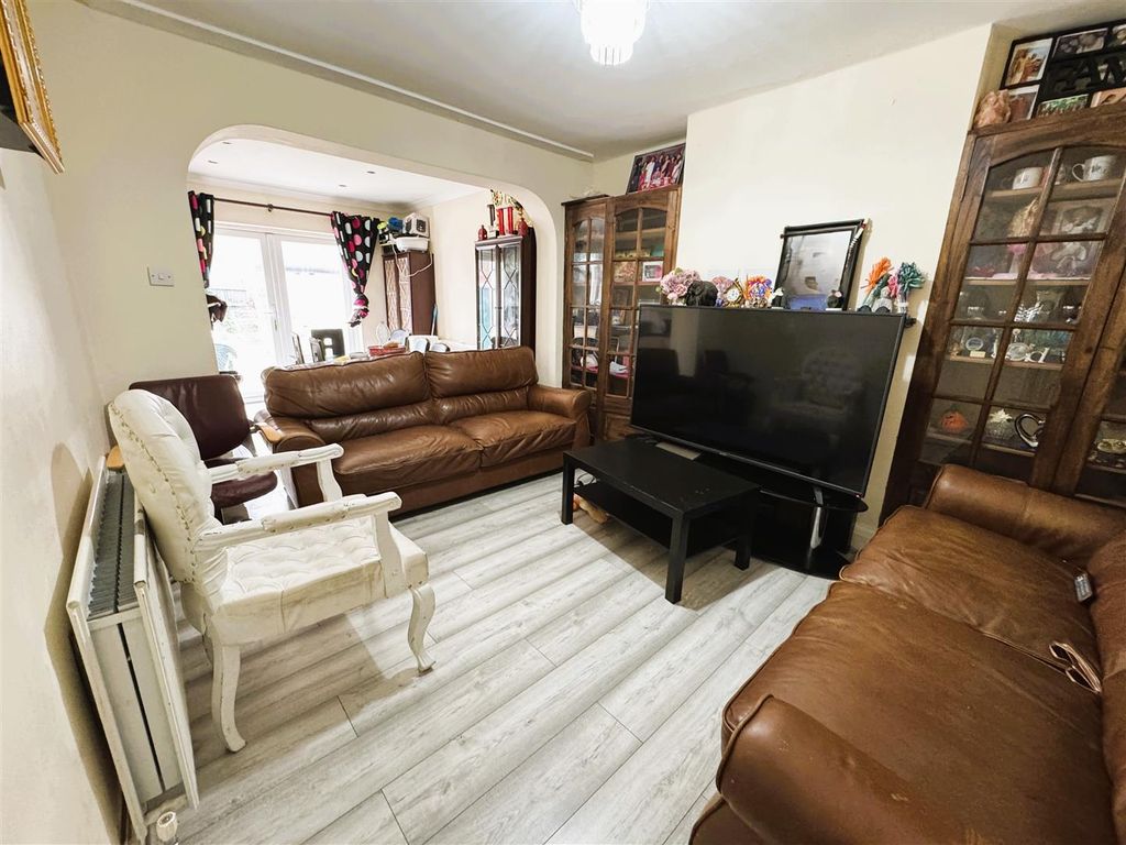 Property photo 3 of 13