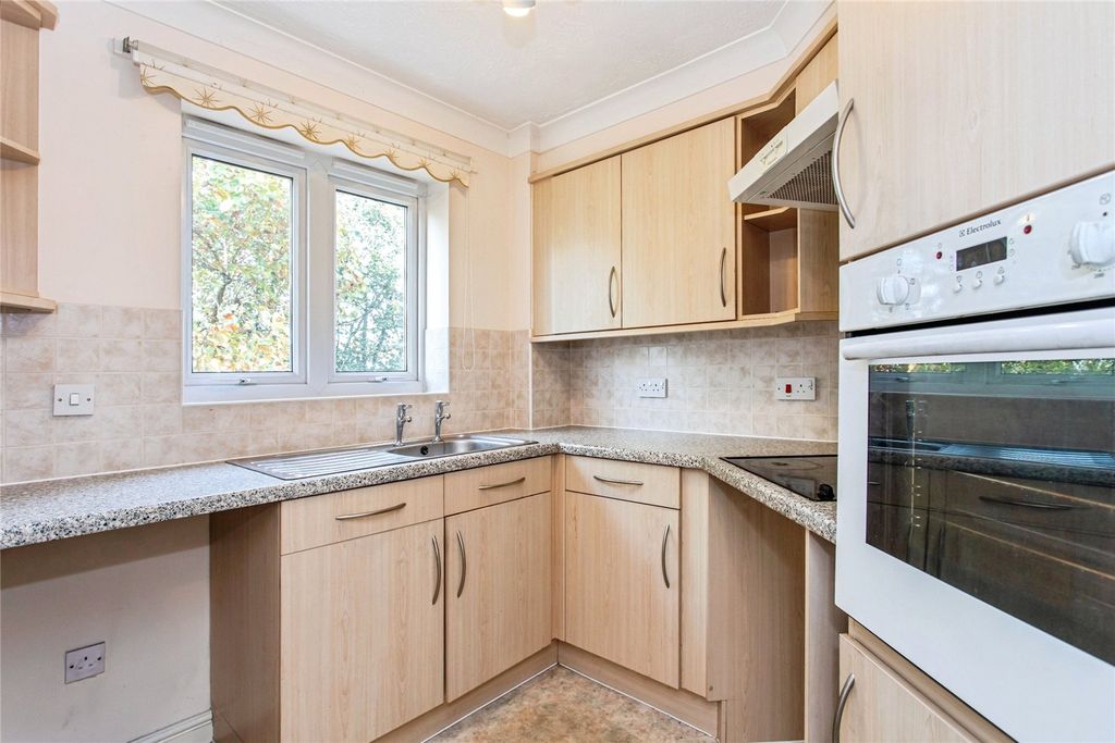 Property photo 2 of 10 Kitchen