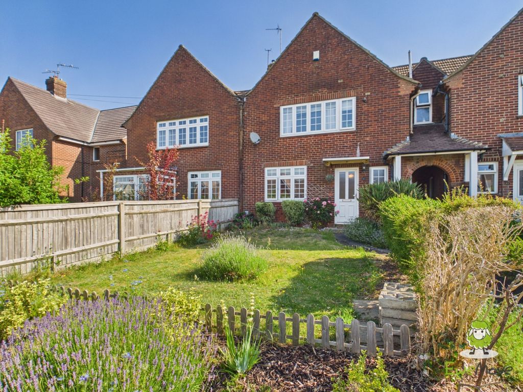 Property photo 1 of 35 Ewemove Estate Agents Basingstoke - 42 Kingsclere