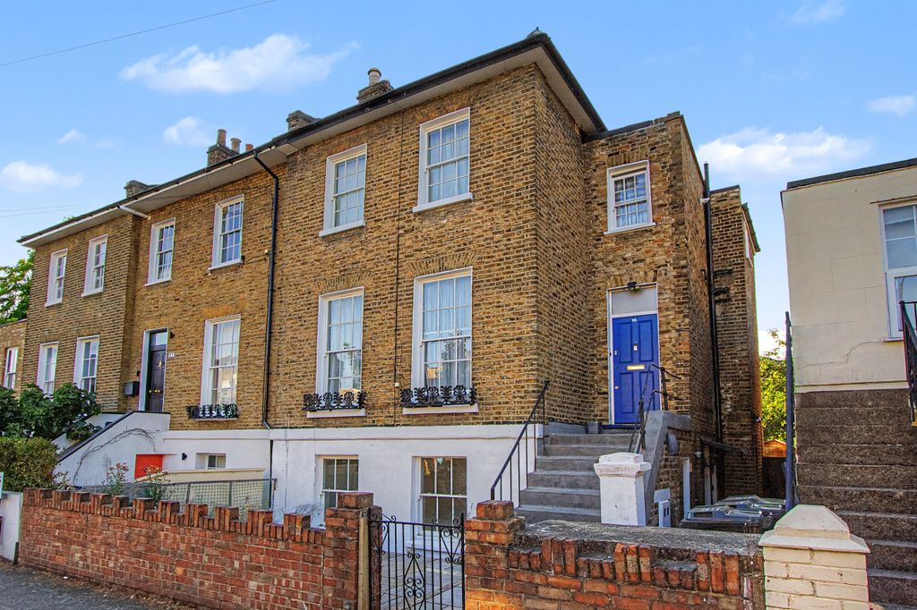 Property photo 2 of 18 Flat A, 9 Stamford Road, Hackney, London, N1 4Jp