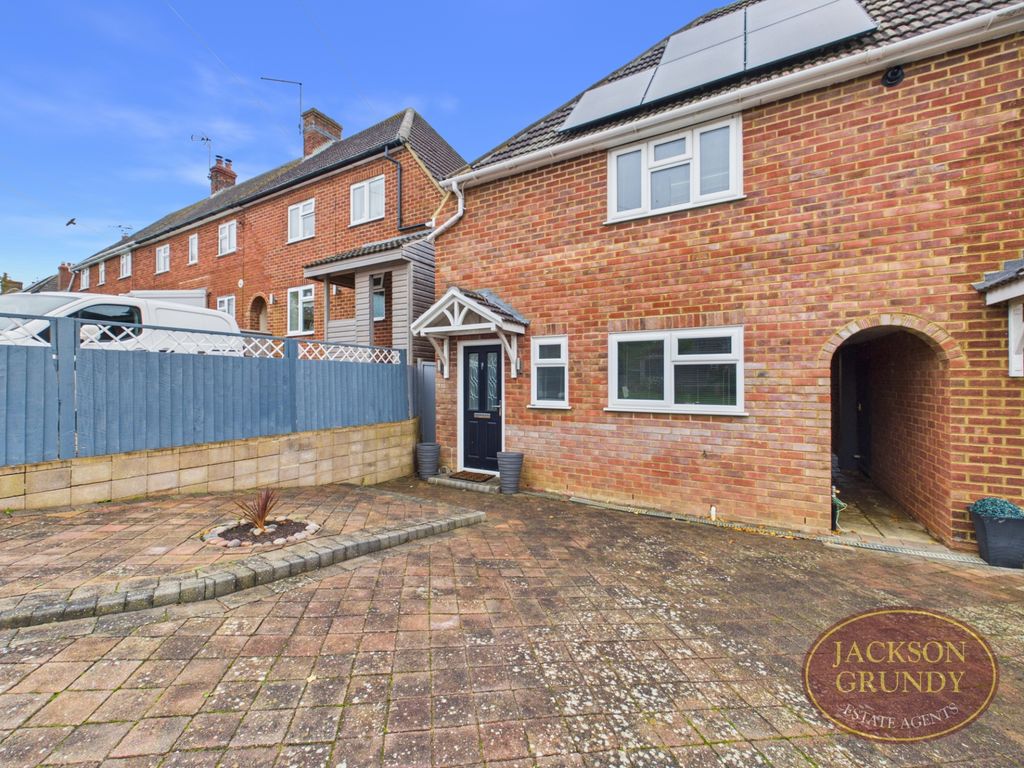 Property photo 1 of 19 Spinney Hill