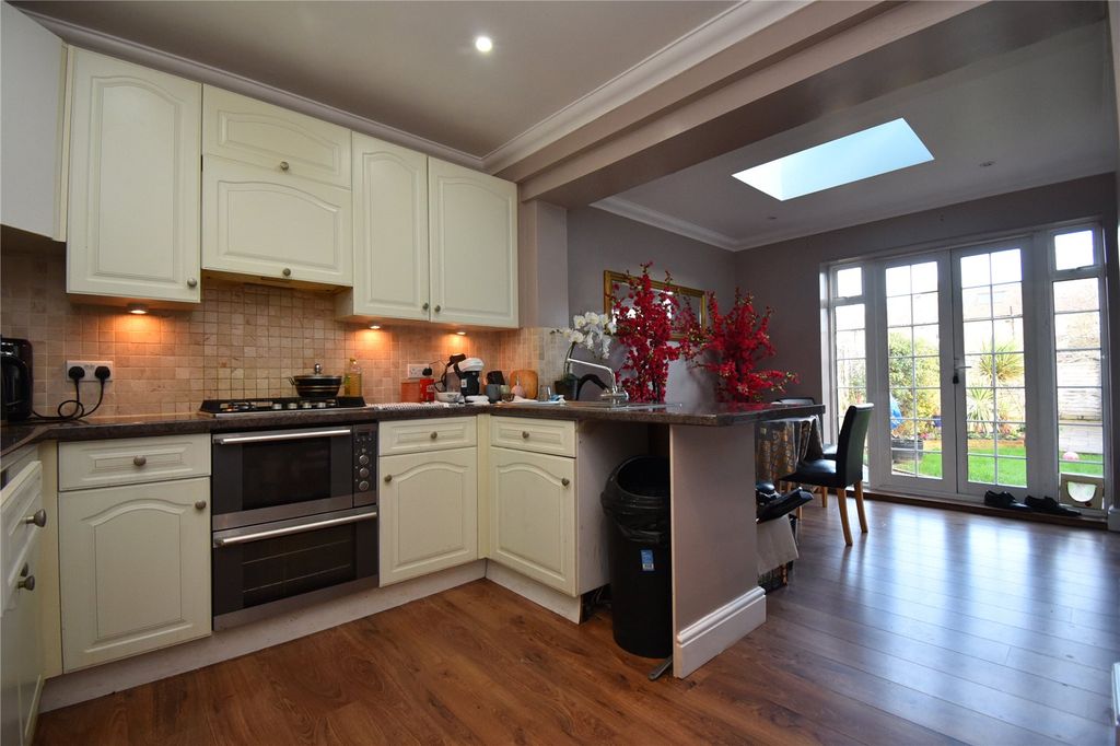 Property photo 2 of 14 Picture No. 32