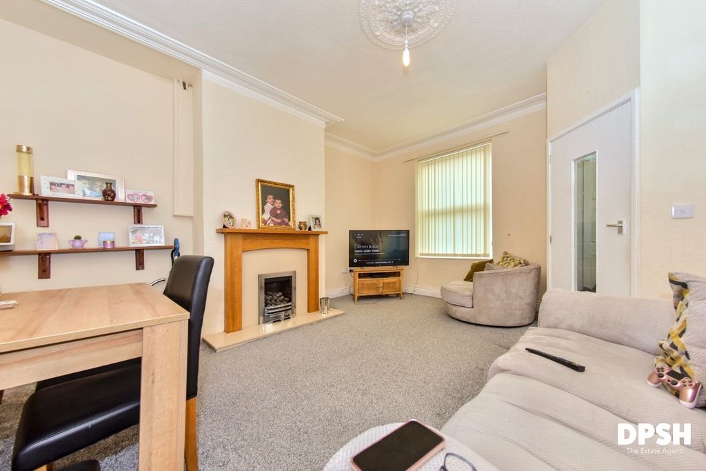 Property photo 2 of 18