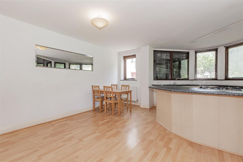 Property photo 3 of 13 Kitchen/Lounge