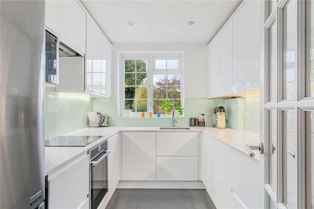 Property photo 3 of 19 Kitchen