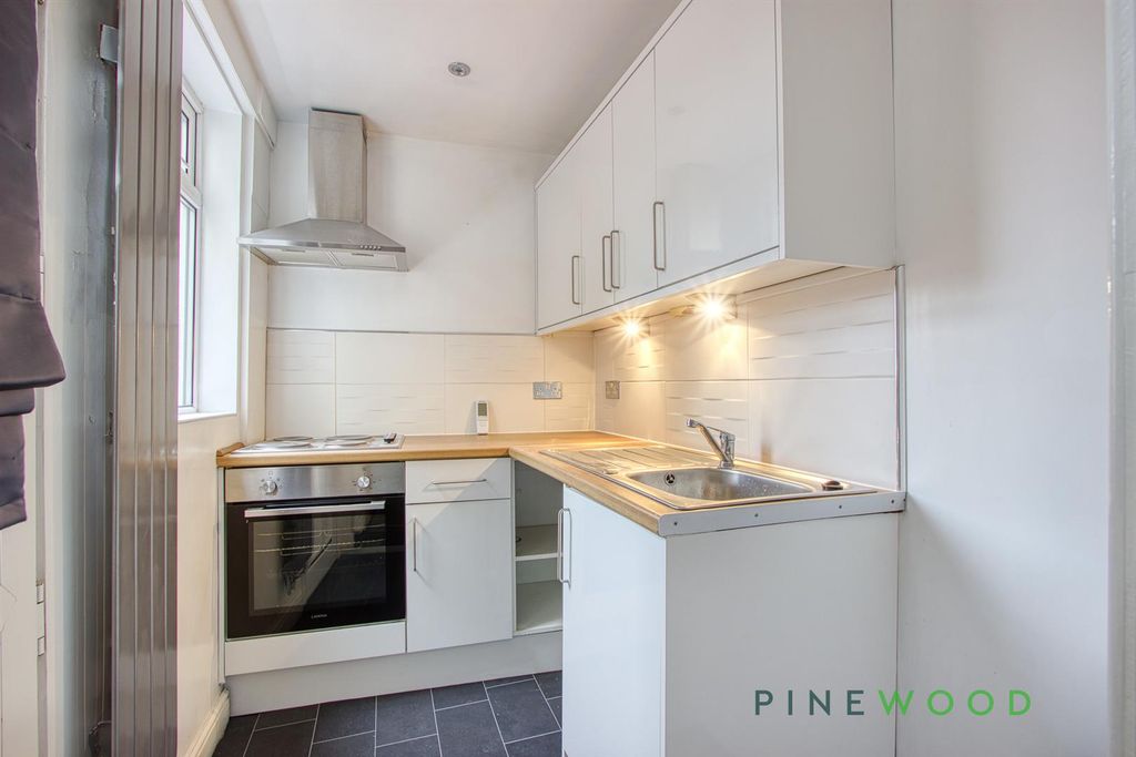 Property photo 2 of 8 Kitchen