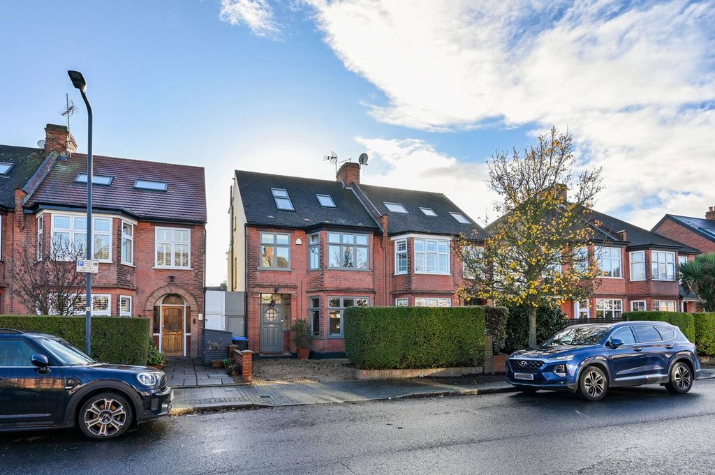 Property photo 1 of 30