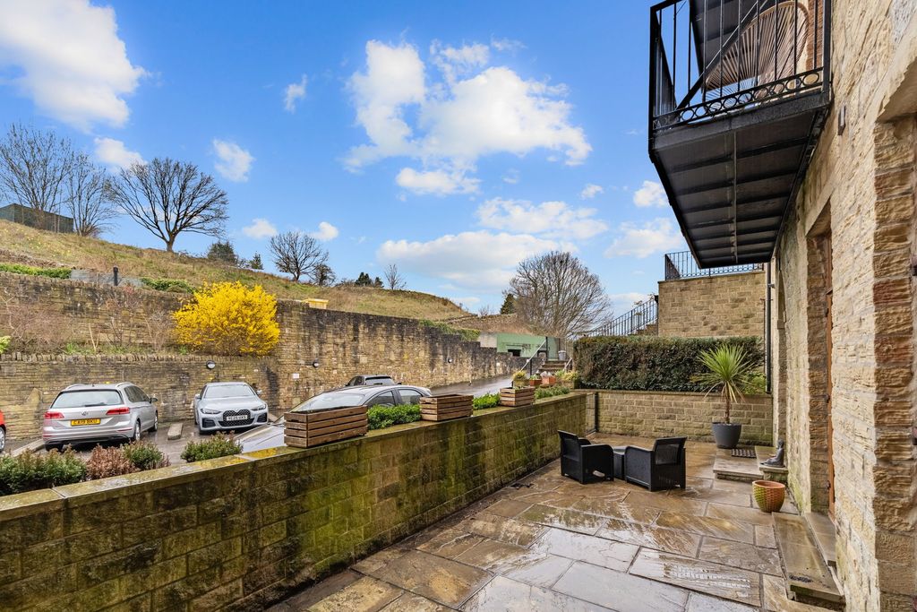 Property photo 2 of 23