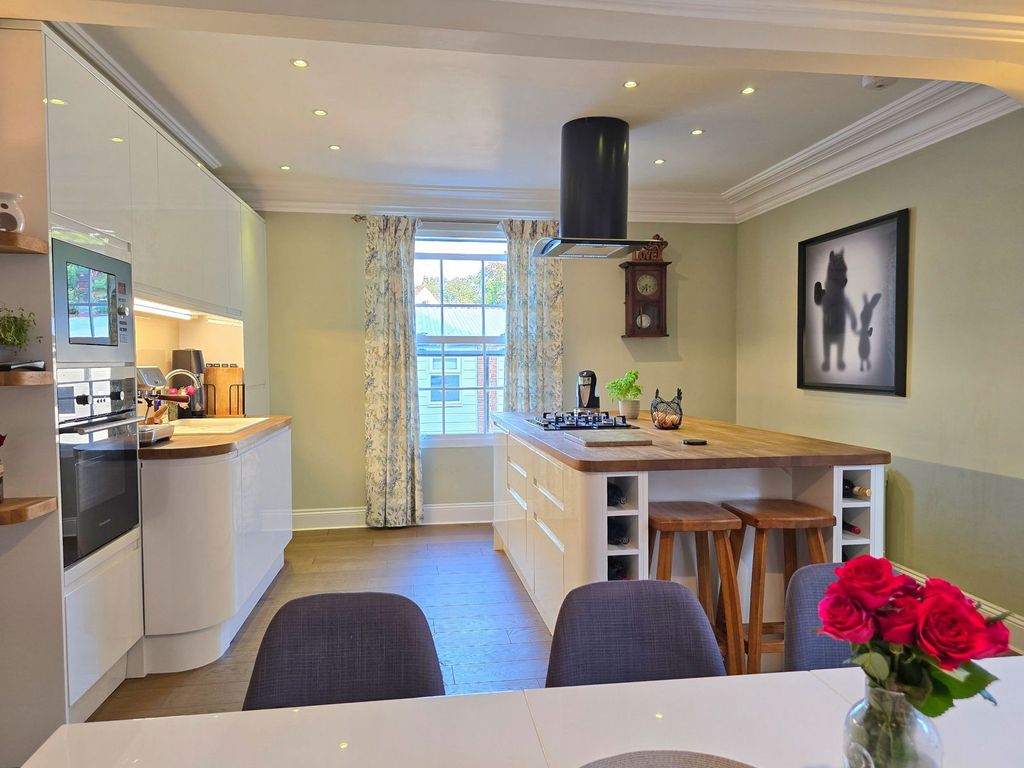 Property photo 3 of 32