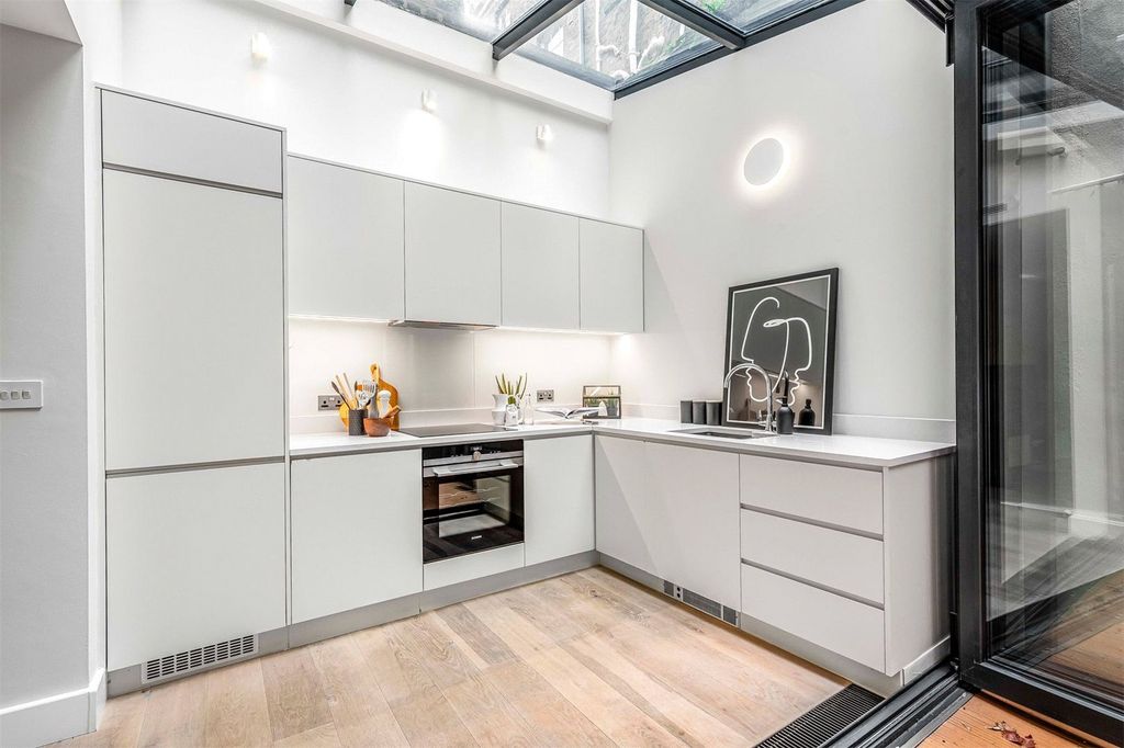 Property photo 3 of 13 Kitchen