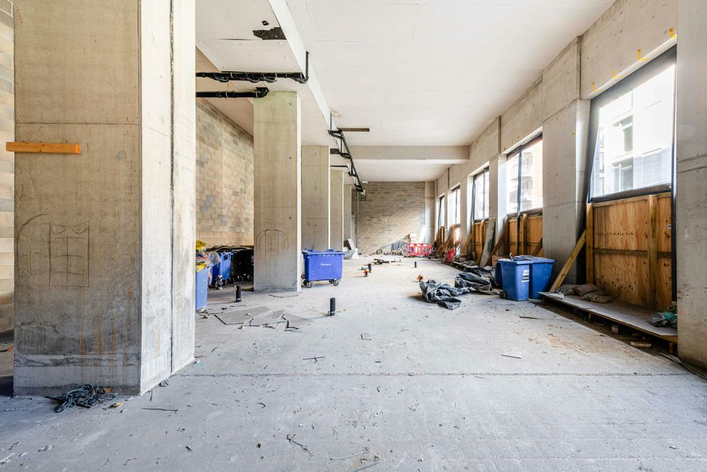 Property photo 3 of 9 Royal Wharf 2202  Low Res 6.Jpg
