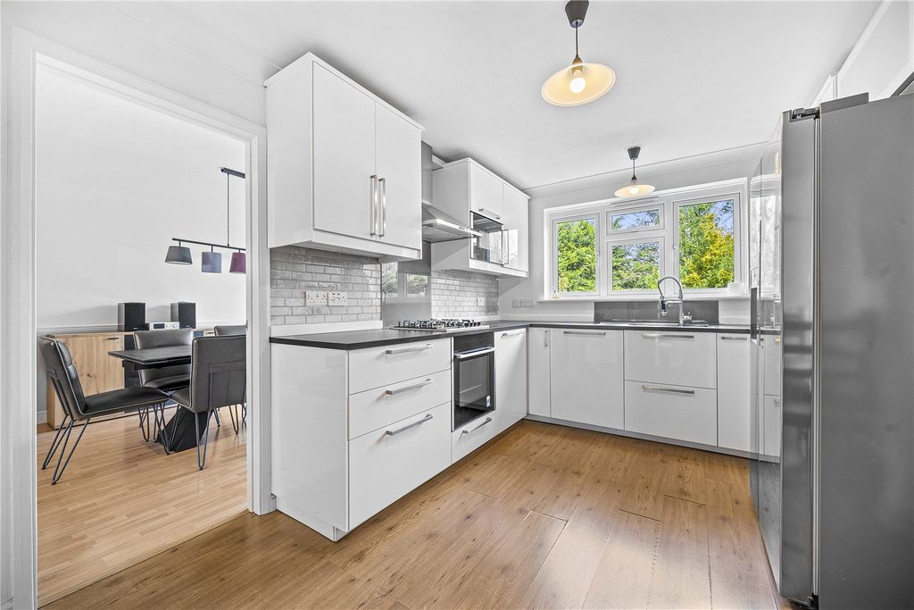 Property photo 2 of 23 Picture No. 11