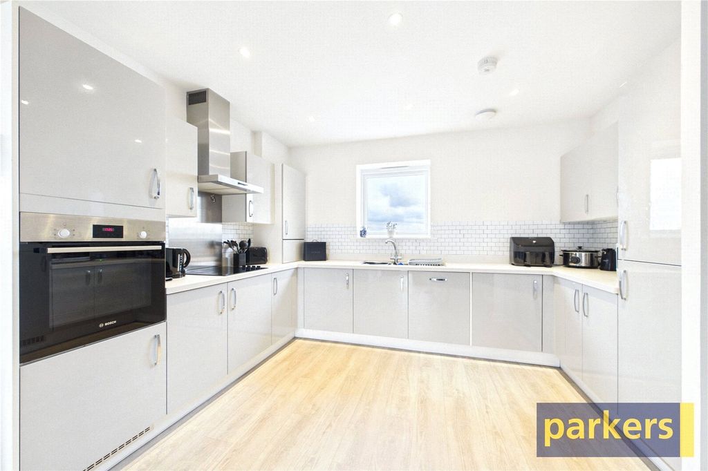 Property photo 2 of 10 Kitchen