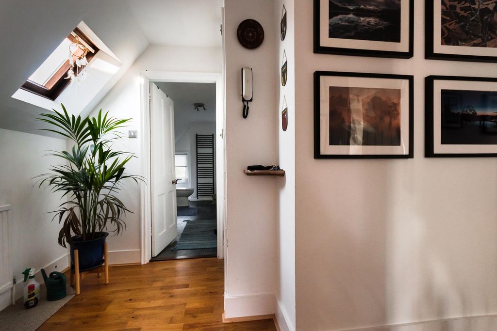 Property photo 2 of 19 Entrance Hall.Jpg