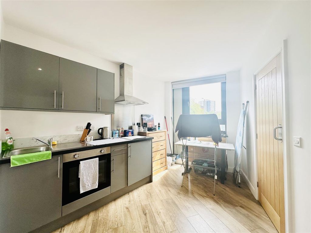 Property photo 2 of 10 Kitchen Area